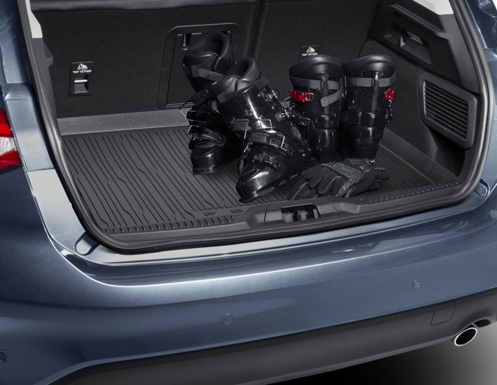 FOCUS 5 DOORS HATCHBACK REAR RUBBER BOOT LINER, BLACK WITH FOCUS LOGO, 2018 - ONWARD