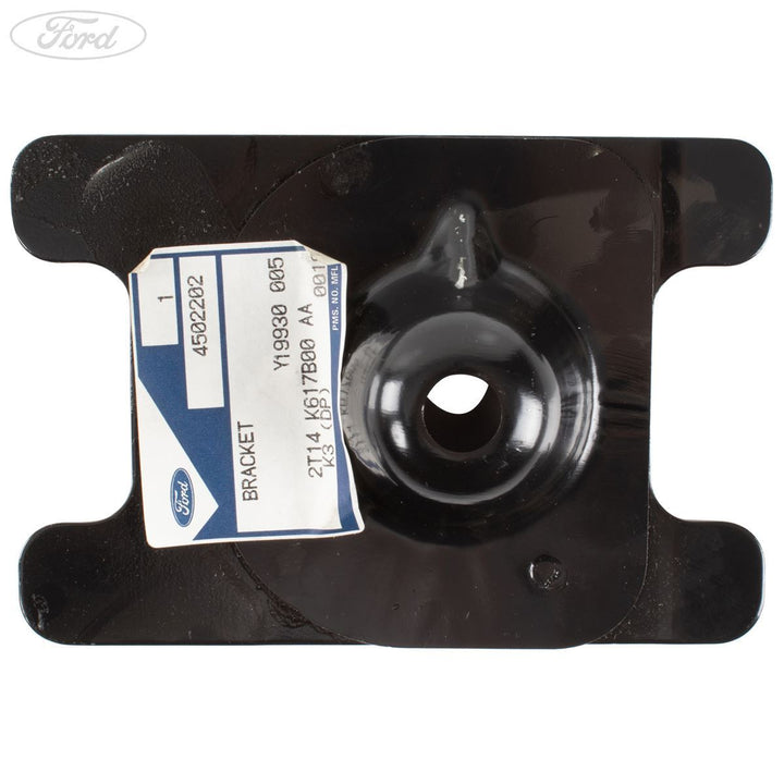 CONNECT CENTRE & REAR FLOOR PAN BRACKET KOMBI 2002-