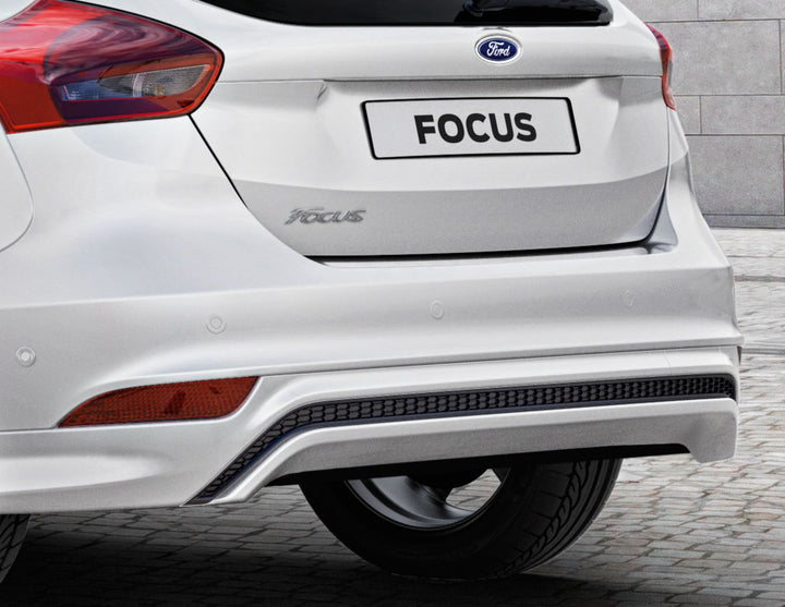 FOCUS REAR BUMPER SKIRT WITH HIGH GLOSS BLACK DIFFUSER INSERT