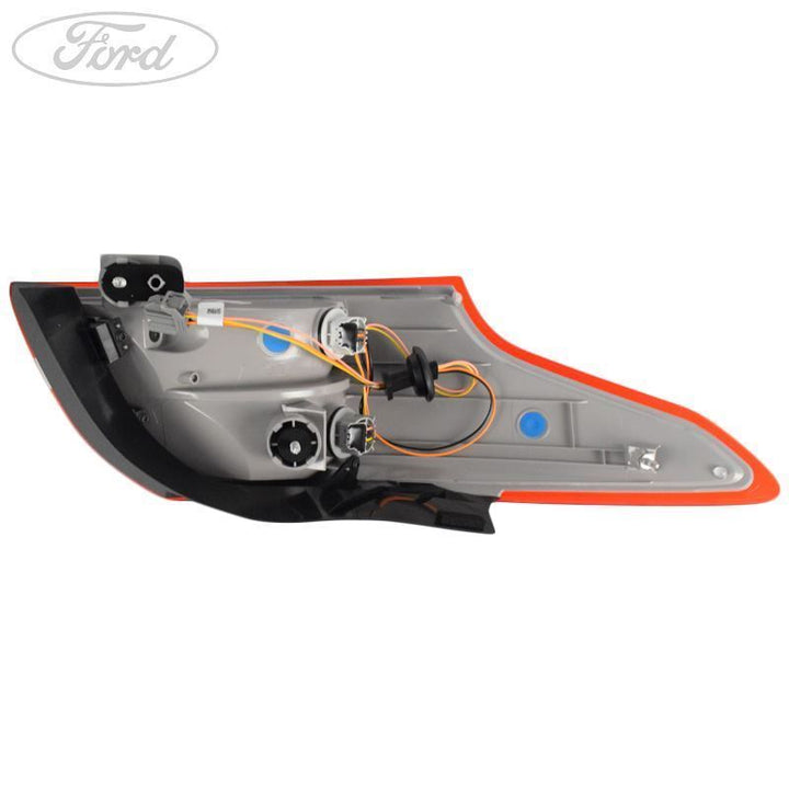 FOCUS MK3 DRIVER SIDE REAR OUTER LIGHT LAMP UNIT 4 DOOR SALOON 14-