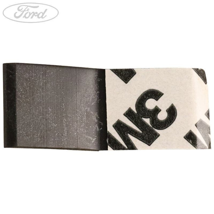 REAR WINDOW GLASS OPENING SPACER