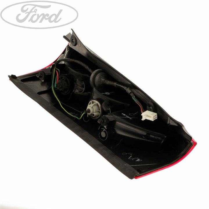 EVEREST ENDEAVOUR REAR PASSENGER SIDE LAMP LIGHT CLUSTER UNIT 03-07