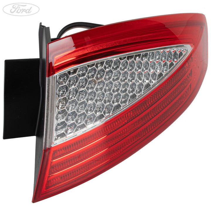 MONDEO MK4 OUTER RIGHT REAR DRIVER SIDE TAIL LIGHT LAMP CLUSTER