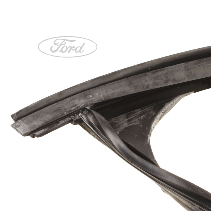 FOCUS O/S FRONT DOOR GLASS RUN SEAL