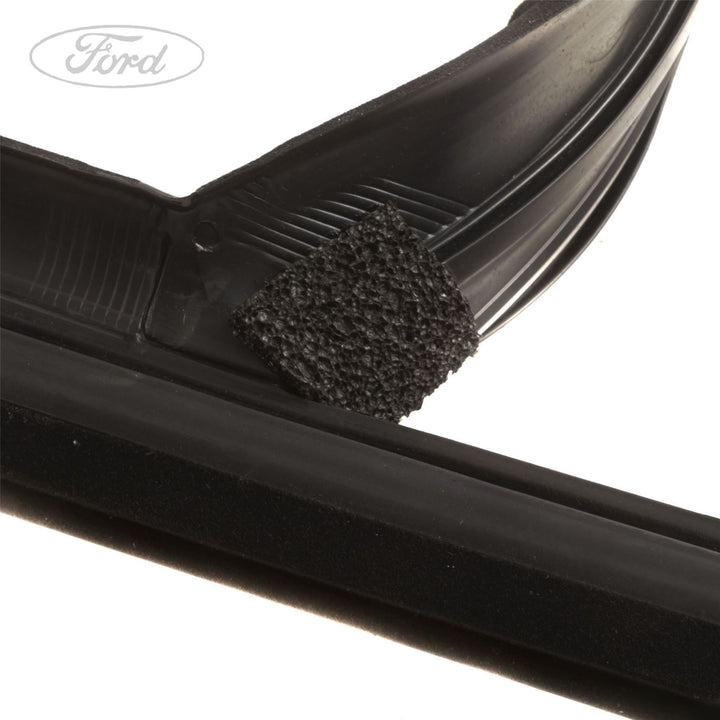 FOCUS FOCUS O/S FRONT DOOR GLASS RUN SEAL