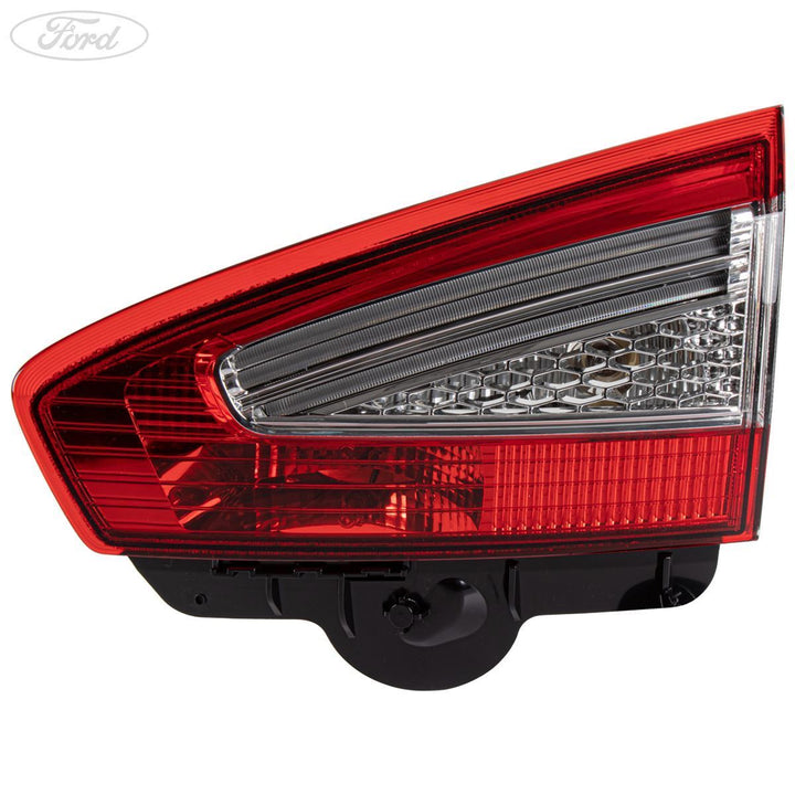 MONDEO ESTATE INNER REAR O/S TAIL LIGHT LAMP CLUSTER