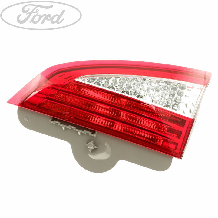MONDEO ESTATE INNER REAR O/S TAIL LIGHT LAMP CLUSTER