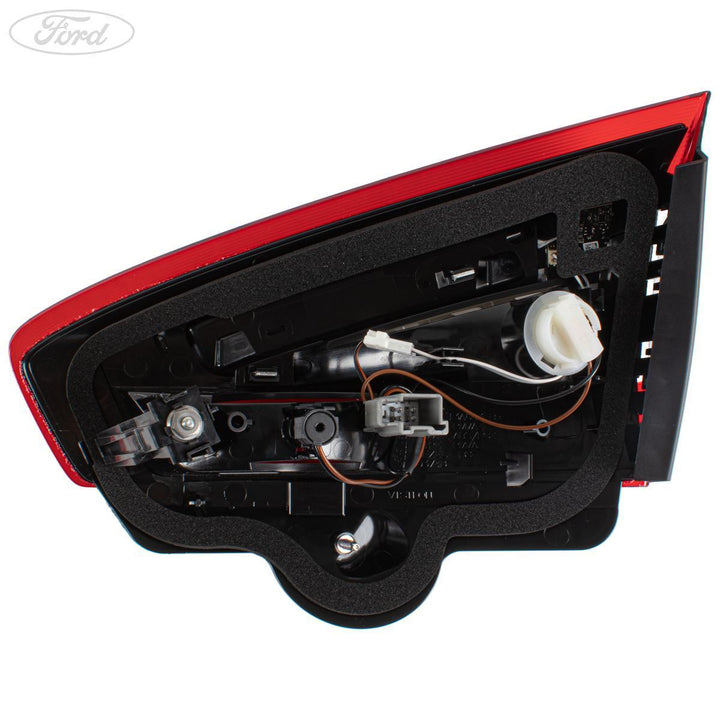 MONDEO ESTATE INNER REAR N/S LIGHT TAIL LAMP CLUSTER