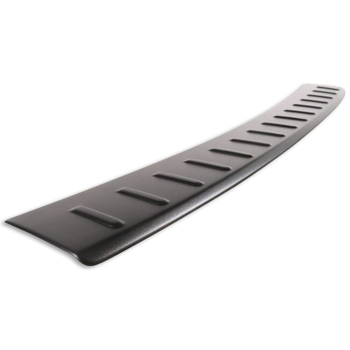 FOCUS  CLIMAIR® ®* REAR BUMPER PROTECTOR RIBBED PLATE, CONTOURED, MATT BLACK 2014-2018
