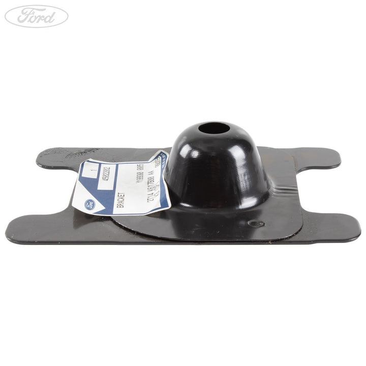 CONNECT CENTRE & REAR FLOOR PAN BRACKET KOMBI 2002-