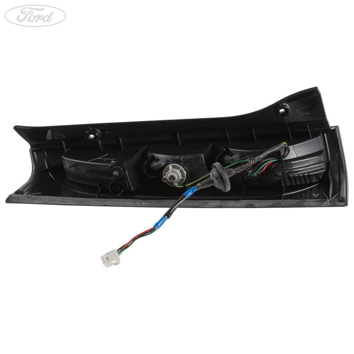 EVEREST REAR DRIVER SIDE LIGHT LAMP CLUSTER UNIT WAGON 200-2015